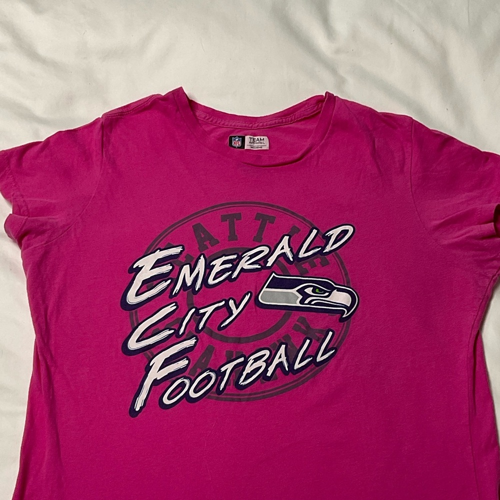 Women’s t shirt NFL team Apparel in Hot Pint large 100%cotton
